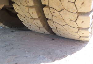 2005 Caterpillar 773E Service Truck