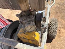 Wagner Airless Paint Sprayer - picture2' - Click to enlarge