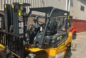 Liugong CLG2045H 4.5T Diesel Forklift