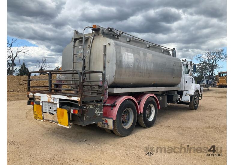1994 Ford Louisville L8000 Fuel Tanker