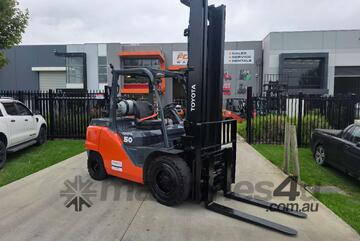 Toyota Forklift 5T with Tyne Positioners(Unit#: AU480)
