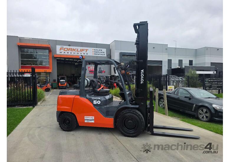 Toyota Forklift 5T with Tyne Positioners(Unit#: AU480)