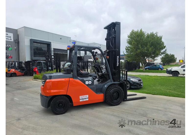 Toyota Forklift 5T with Tyne Positioners(Unit#: AU480)
