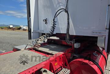 2010 KENWORTH T608 6x4 Prime Mover