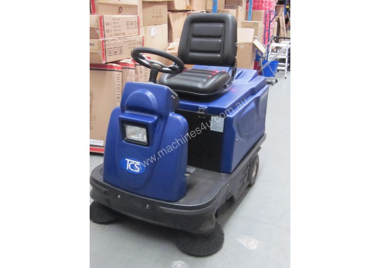 caption SC-2006 Ride-on Sweeper