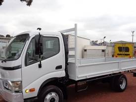 2005 Hino Dutro 7500 - picture0' - Click to enlarge