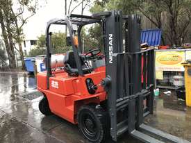 Nissan Forklift 2.5 Ton 4.3m Lift Container Mast - picture0' - Click to enlarge