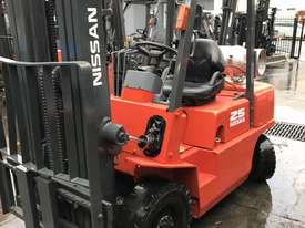 Nissan Forklift 2.5 Ton 4.3m Lift Container Mast - picture2' - Click to enlarge