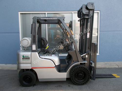 Used  Nissan 2500 kg Forklift 