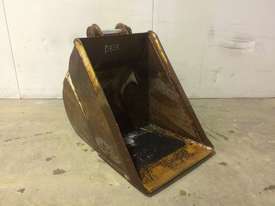 530MM BULK SAND BUCKET TO SUIT 4-6T EXCAVATOR D833 - picture0' - Click to enlarge