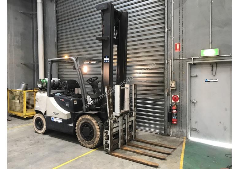 caption Crown CG35 LPG / Petrol Counterbalance Forklift