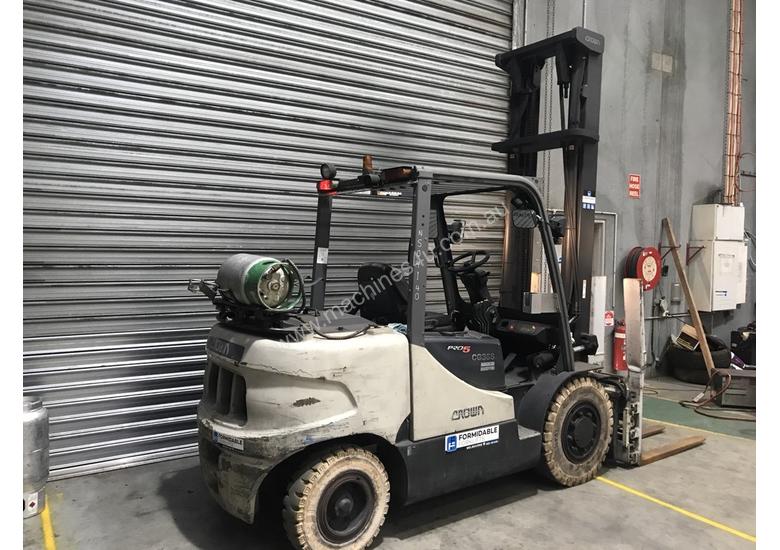 caption Crown CG35 LPG / Petrol Counterbalance Forklift