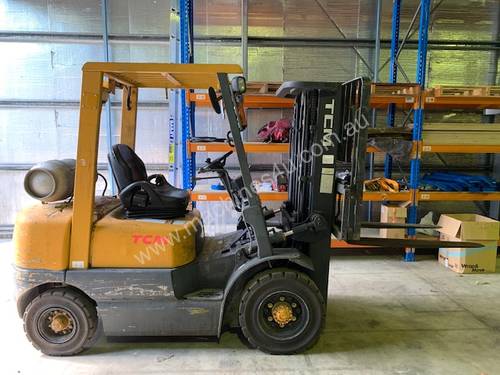 Dual fuel 2.5 ton forklift with container 3 stage mast and sideshift