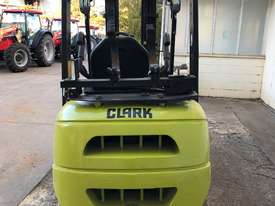 CLARK C25L - 2.5t LPG Counterbalance Container Access Forklift - picture2' - Click to enlarge