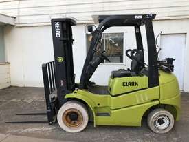 CLARK C25L - 2.5t LPG Counterbalance Container Access Forklift - picture0' - Click to enlarge