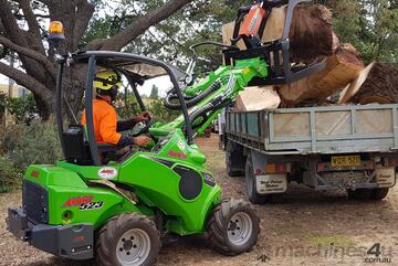 Avant 523 Articulated Mini Loader w Telescopic Boom & Log Grab