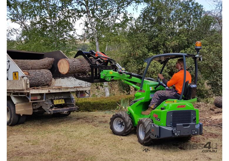 Avant 523 Articulated Mini Loader w Telescopic Boom & Log Grab