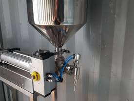Rotary Piston Bottle Filler - picture0' - Click to enlarge