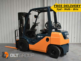 Toyota 8 Series 2.5 Tonne Forklift  3 Stage Container Mast Sideshift + 4th Valve - picture0' - Click to enlarge