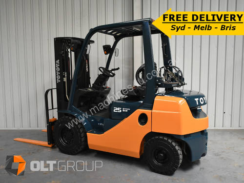 Toyota 8 Series 2.5 Tonne Forklift  3 Stage Container Mast Sideshift + 4th Valve