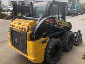 New Holland L218 Skidsteer - picture0' - Click to enlarge
