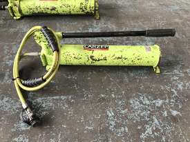 Larzep Hydraulic Hand Pump & Hose Manual Porta Power W22307 - picture1' - Click to enlarge