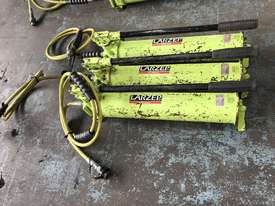 Larzep Hydraulic Hand Pump & Hose Manual Porta Power W22307 - picture2' - Click to enlarge