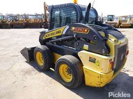 2014 New Holland L220 - picture2' - Click to enlarge