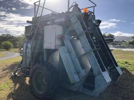 Grape Harvester Nairn 680 LE Tow behind Harvester - picture1' - Click to enlarge