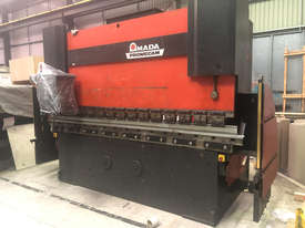 Used Amada Promecam HFBO 125-3000 CNC Pressbrake with light guards and tooling - picture0' - Click to enlarge
