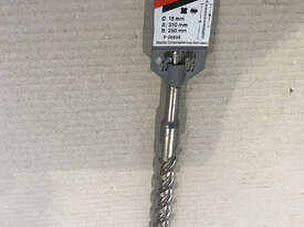 Makita 16mm SDS-plus Masonry Concrete Drill Bit, Overall 310 mm Shank 250 mm P-29636 - picture1' - Click to enlarge