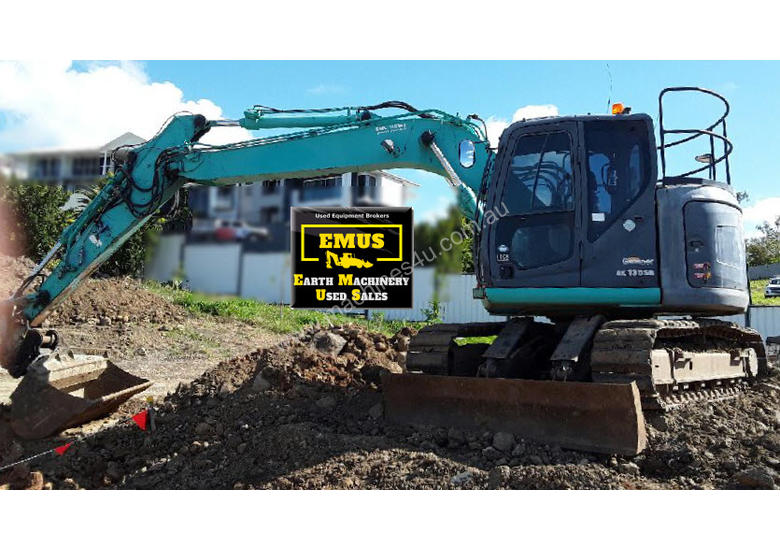 caption 2012 Kobelco SK135SR-2, heaps of attachments. E.M.U.S MS550