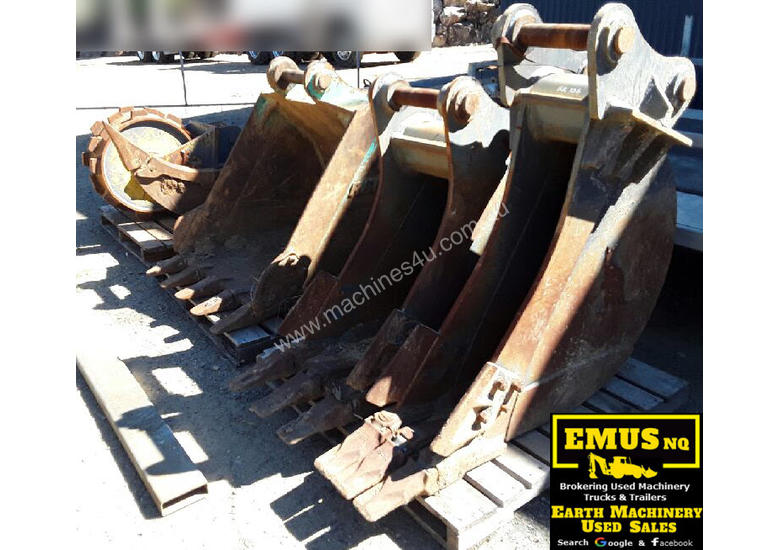 caption 2012 Kobelco SK135SR-2, heaps of attachments. E.M.U.S MS550