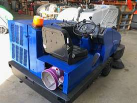 MPV60 LPG sweeper - picture0' - Click to enlarge