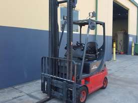 Compact Electric Forklift  - picture1' - Click to enlarge