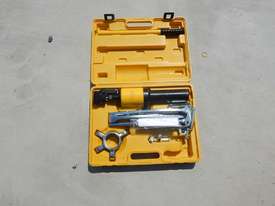 LOT # 0069 Ashita HHL-10 Hydraulic Gear Puller Set - picture0' - Click to enlarge