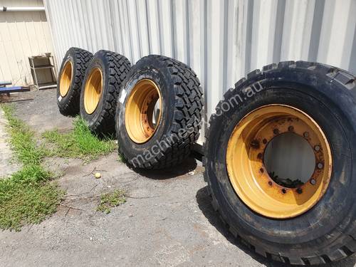 Earthmoving tyres