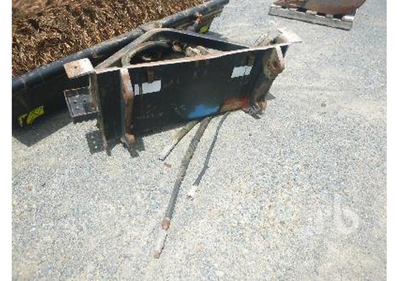 caption CATERPILLAR BA18 Skid Steer Broom