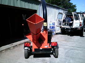 25hp wood chipper / shreader , towable - picture1' - Click to enlarge