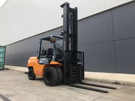 TOYOTA 02-7FGA50 51291 **5 TON LPG FORKLIFT** 2011 7SERIES MODEL - picture1' - Click to enlarge