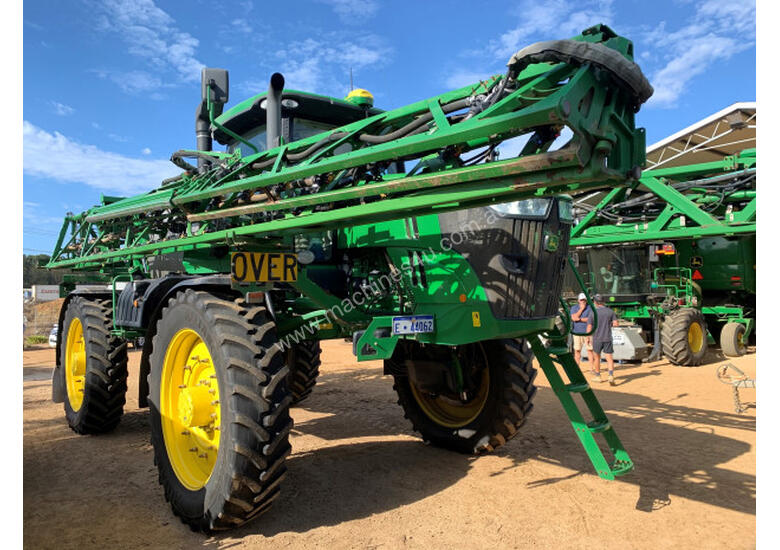 caption John Deere R4045 Boom Spray Sprayer
