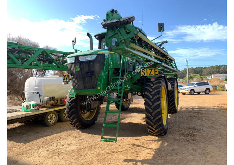caption John Deere R4045 Boom Spray Sprayer