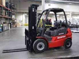 Manitou MI25G forklift - 4.7m triplex container mast with sideshift - picture0' - Click to enlarge