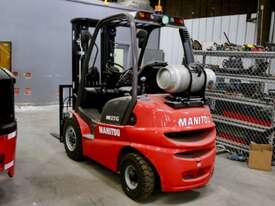 Manitou MI25G forklift - 4.7m triplex container mast with sideshift - picture1' - Click to enlarge