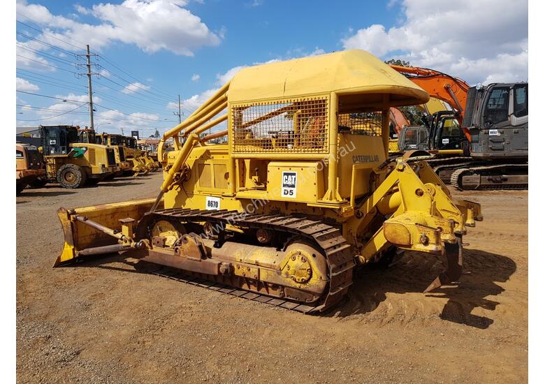 Used 1981 Caterpillar D5B Dozer in , Listed on Machines4u