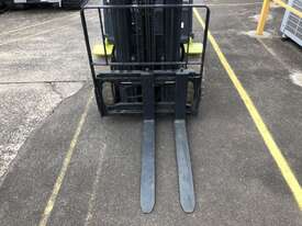 Container Access + Non Marking Tyre 3.0t LPG Forklift - picture2' - Click to enlarge