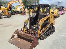 2004 ASV RC30 MULTI TERRAIN POSI TRACK LOADER - picture2' - Click to enlarge