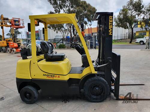 Hyster H2.5TX-2LE Counterbalance Forklift with Container Mast & Sideshift