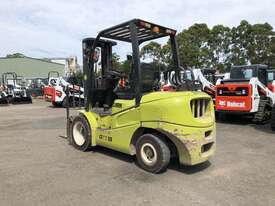 Container Access Robust 3.3t LPG CLARK Forklift - picture1' - Click to enlarge