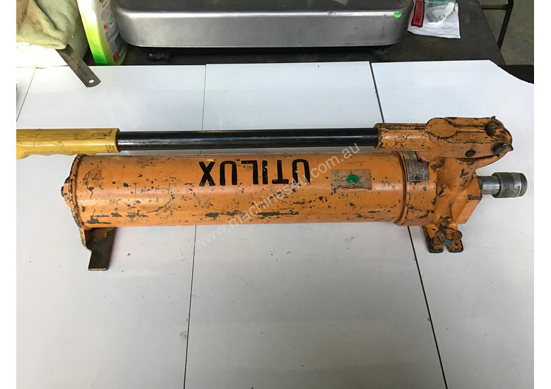 Used enerpac P80 Hydraulic Pump in , Listed on Machines4u